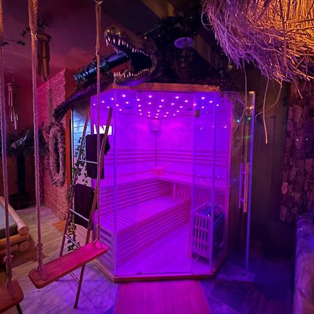 Bed and Breakfast Jungle Spa Dunkirk Екстер'єр фото