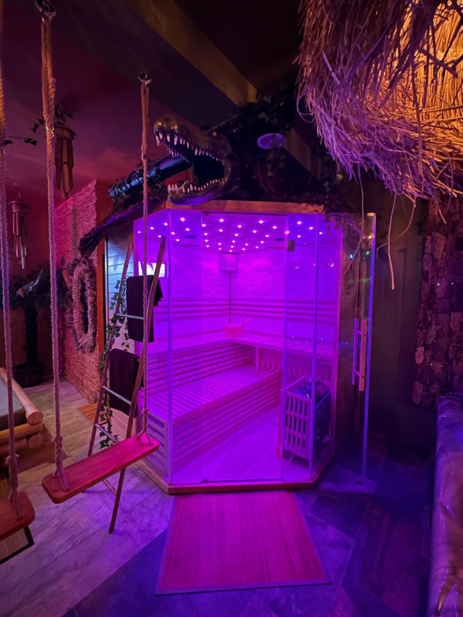Bed and Breakfast Jungle Spa Dunkirk Екстер'єр фото